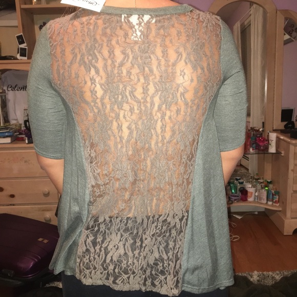 Olive green flowy v neck shirt - Picture 4 of 5